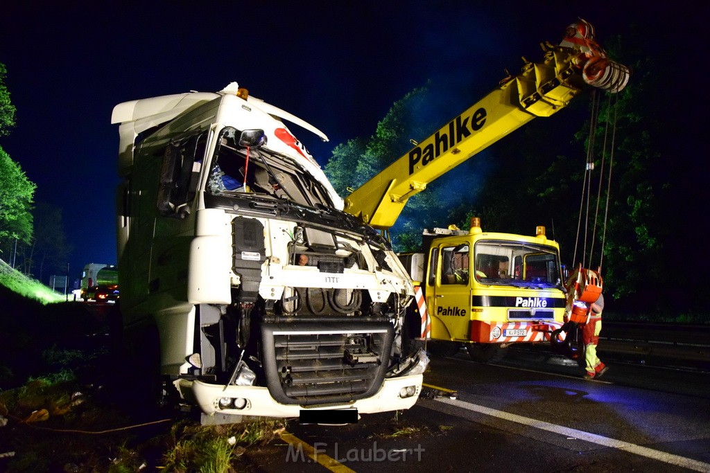 VU Gefahrgut LKW umgestuerzt A 4 Rich Koeln Hoehe AS Gummersbach P738.JPG - Miklos Laubert